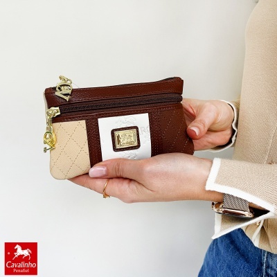 Carteira pequena Cavalinho em tons bege, branco e castanho