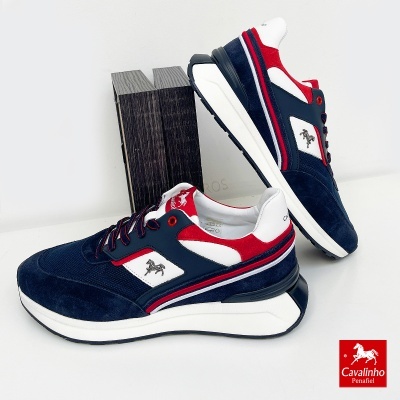 Par de sapatilhas Cavalinho Penafiel azul, branco e vermelho com logo de cavalo