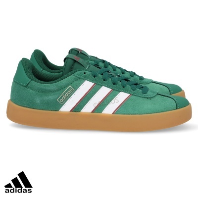 Ténis Adidas verdes com riscas brancas e sola castanha