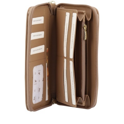 Carteira bege aberta com compartimentos para cartões e fechos de zíper