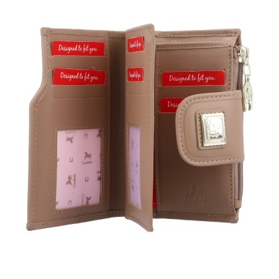 Carteira feminina castanha com interior rosa e texto vermelho