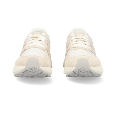 Sapatilhas New Balance creme com sola cinza claro