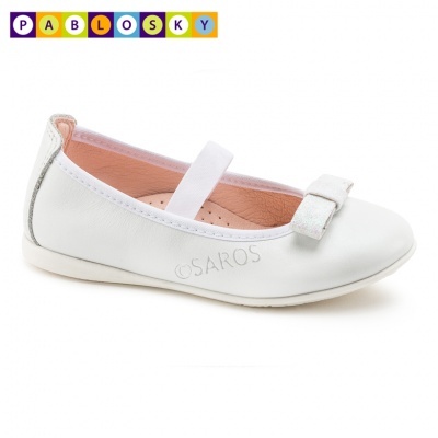 Sapatilha branca de pele para criança com laço prateado e elástico