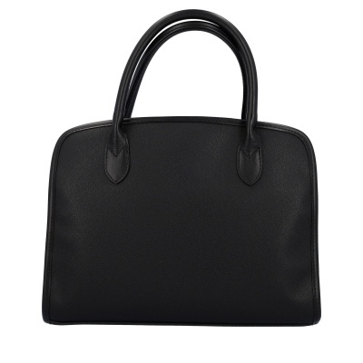 Mala preta de mão em material texturizado