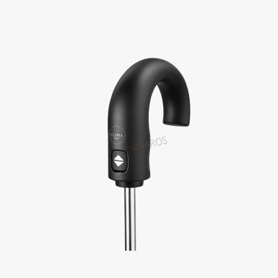 Tubo preto curvo com botão e etiqueta 'CLIMA'.