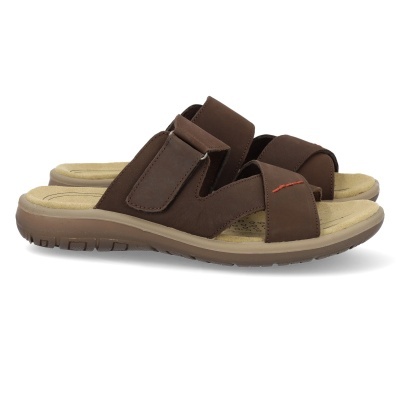 Par de sandálias castanhas com sola bege e tiras em pele.