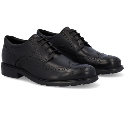 Sapatos masculinos pretos em pele com padrão brogue