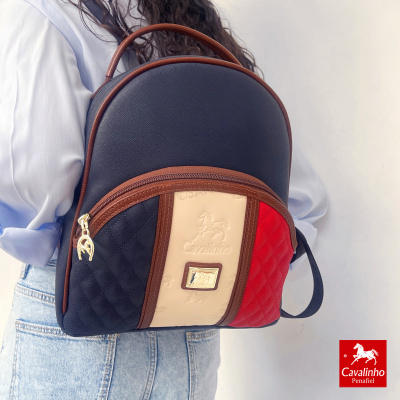 Mochila Cavalinho azul escuro com detalhes em pele castanha e bolsos frontal coloridos