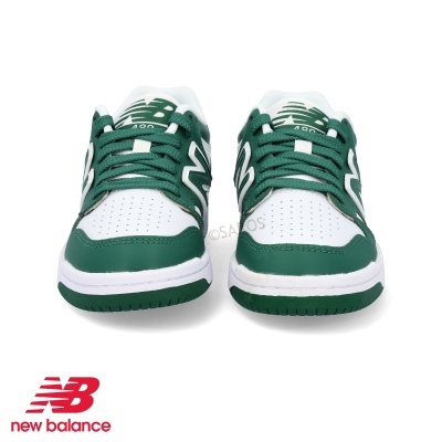 Ténis New Balance brancos e verdes com atacadores verdes