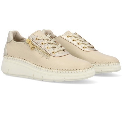 Sapatilhas cor bege em couro com atacadores e fecho dourado