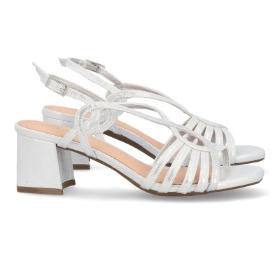 Sandálias de salto médio prateadas com tiras cruzadas e fivela
