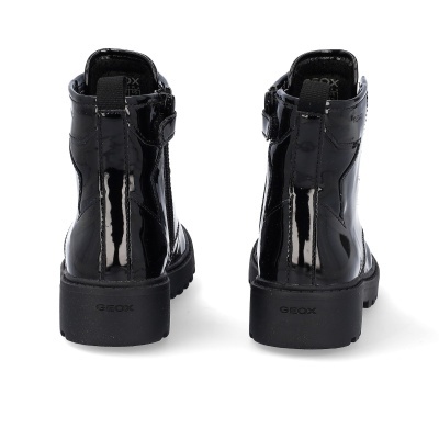 Botas pretas de verniz vista traseira com sola preta