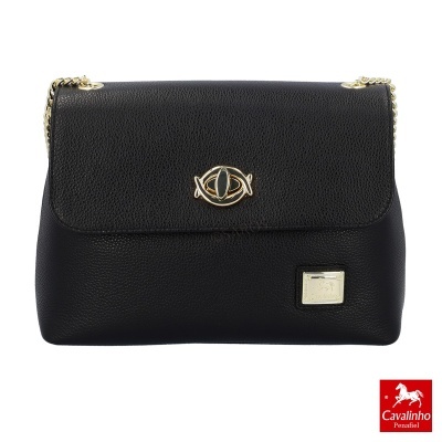 Mala de senhora preta com corrente dourada e detalhes metálicos dourados