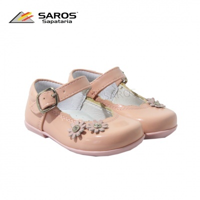 Sapatos rosa claro para crianças com flores decorativas e fecho de fivela
