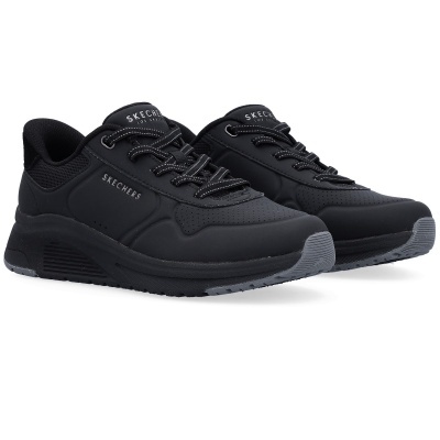 Sapatilhas Skechers negras com sola cinzenta e detalhes em preto