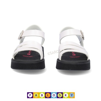 Sandálias infantis brancas com solado preto e interior acolchoado