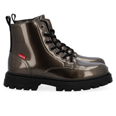Botas cinza metálico brilhantes com atacadores pretos e sola preta grossa
