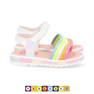 Sandálias coloridas para criança com tiras arco-íris e sola rosa