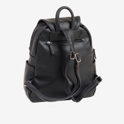 Mochila preta de material sintético texturizado com alças ajustáveis