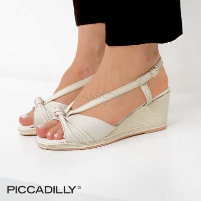 Sandálias de cunha brancas com fivela ajustável