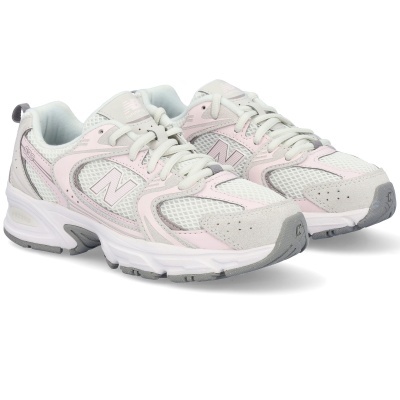 Sapatilhas New Balance 530 brancas, cinza claro e rosa com sola branca e cinza