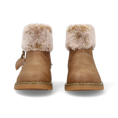Botas castanhas com pelo sintético bege no cano e sola castanha clara