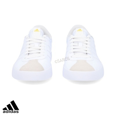Sapatilhas Adidas brancas com detalhes bege e amarelo
