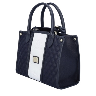 Mala de mão azul escura e branca com padrão acolchoado e detalhes metálicos