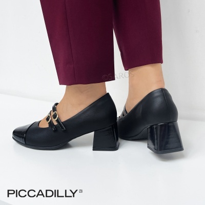 Sapatos femininos pretos em couro com salto quadrado e fivela dourada