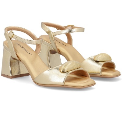 Sandálias douradas de salto médio com tira no tornozelo e aplicação frontal