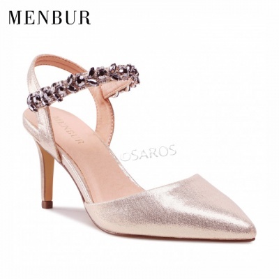Sapato de salto alto dourado com pedras brilhantes MENBUR