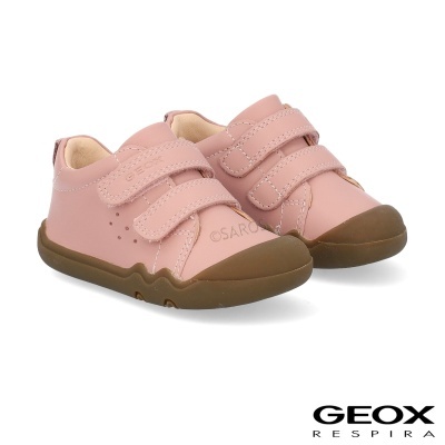 Sapatos infantis rosa com sola castanha e fecho velcro