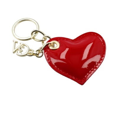 Porta-chaves em forma de coração vermelho verniz com argola e pendente dourado
