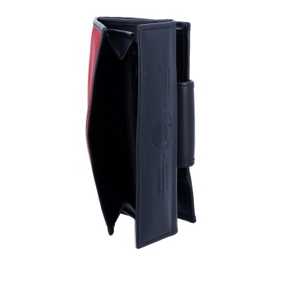 Carteira em pele sintética preta e vermelha com aba e bolso interior com zíper