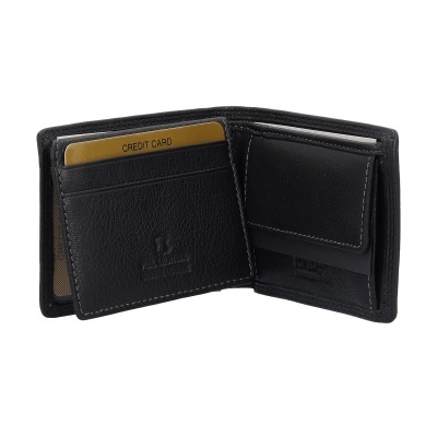 Carteira de couro preto aberta com cartão de crédito dourado