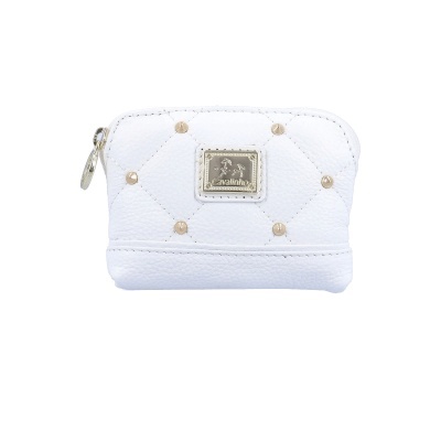 Carteira branca acolchoada com tachas douradas e placa Avalinha