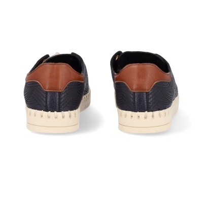 Sapatilhas masculinas azul escuro com detalhe castanho no calcanhar e sola branca.