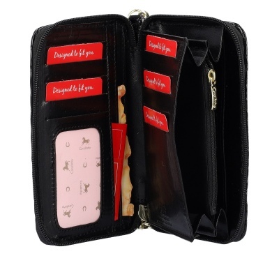 Carteira preta aberta com cartões vermelhos e compartimentos internos