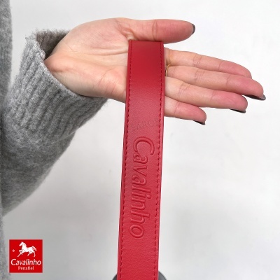 Correia de mão vermelha de pele com marca Cavalinho em relevo