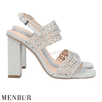 Sandálias femininas Menbur salto alto prateadas com tiras decoradas