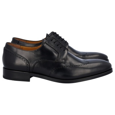 Sapatos pretos de pele para homem com bordados perfurados