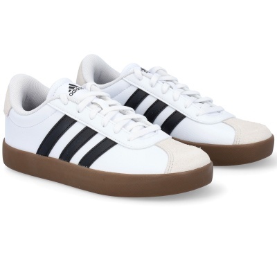 Sapatilhas Adidas brancas com riscas pretas e sola castanha