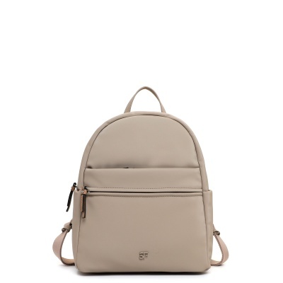 Mochila pequena bege com bolso e alças
