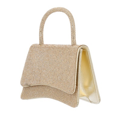 Bolsa pequena dourada com brilho e pega em anel, fundo branco