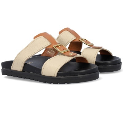 Sandálias abertas bege e castanho com sola preta e fivelas douradas