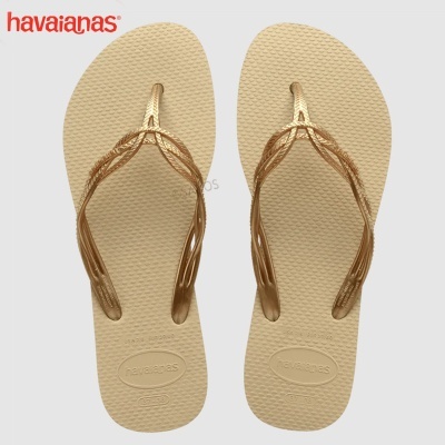 Chinelos Havaianas bege com tiras douradas