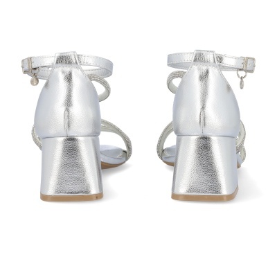 Sandálias prata metalizadas com salto quadrado e tiras finas