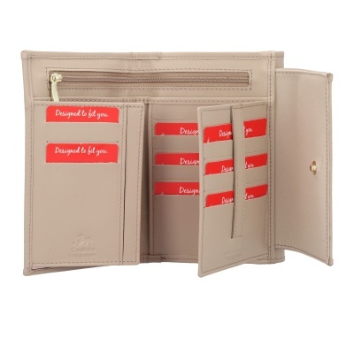 Carteira feminina bege aberta com compartimentos para cartões e bolso de fecho
