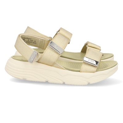 Sandálias desportivas cor creme com sola espessa e fivelas metálicas