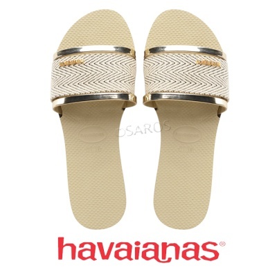 Chinelos Havaianas com tira larga branca, bege e dourada e sola bege texturizada